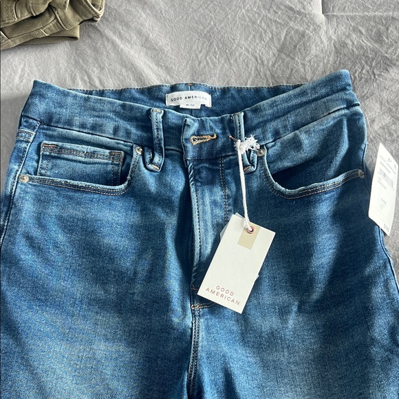 Good American Denim - Good American High Rise Jeans - Medium Blue Wash